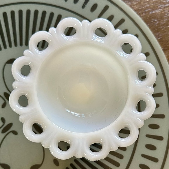 Vintage milk glass footed bowl - Anchor Hocking - Picture 2 of 6